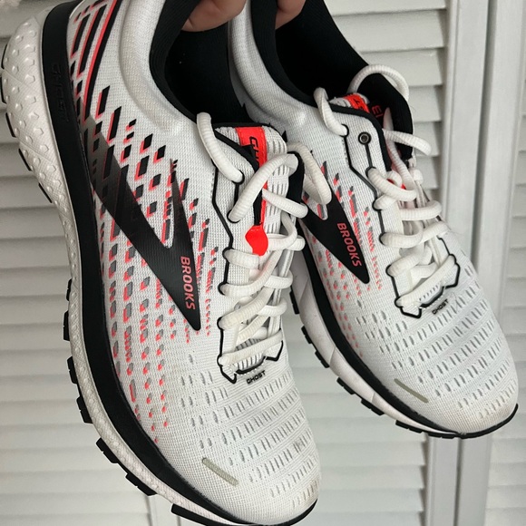 Brooks Shoes - Like New Brooks Ghost Sneakers